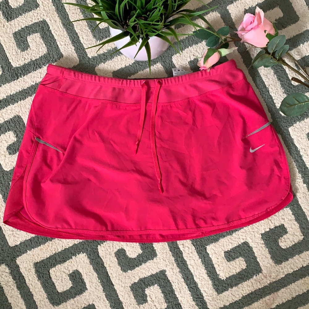 Nike Dri Fit tennis Skirt for woman’s size M pink color